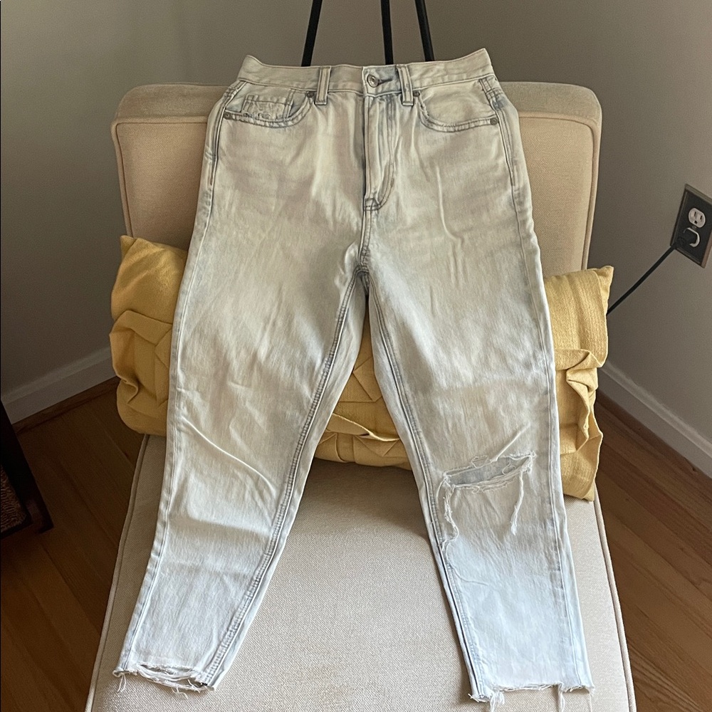 American Eagle Women's Light Blue Acid Wash Distressed Jeans 00 XShort Mom Jean